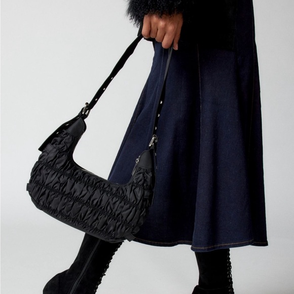 Núnoo Shoulder Bag - Picture 10 of 10